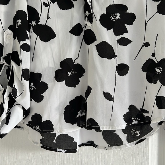 7th Avenue Design Studio black & white floral button down blouse medium - Picture 5 of 12